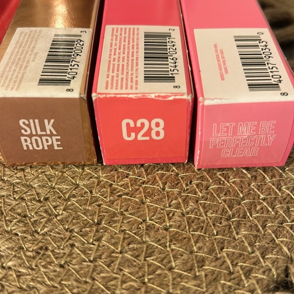 Jeffree Star lipgloss, and lippy color, choice! - Picture 3 of 4